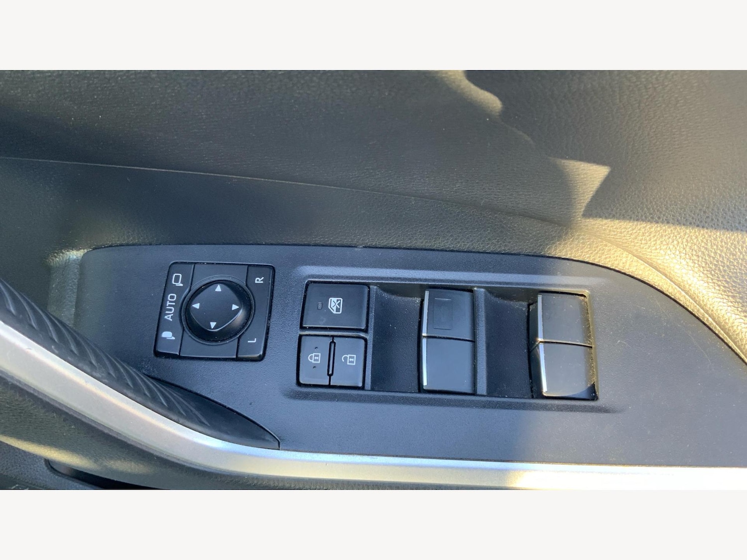 Used Toyota RAV4 2019 for sale - 77203873: Photo 28