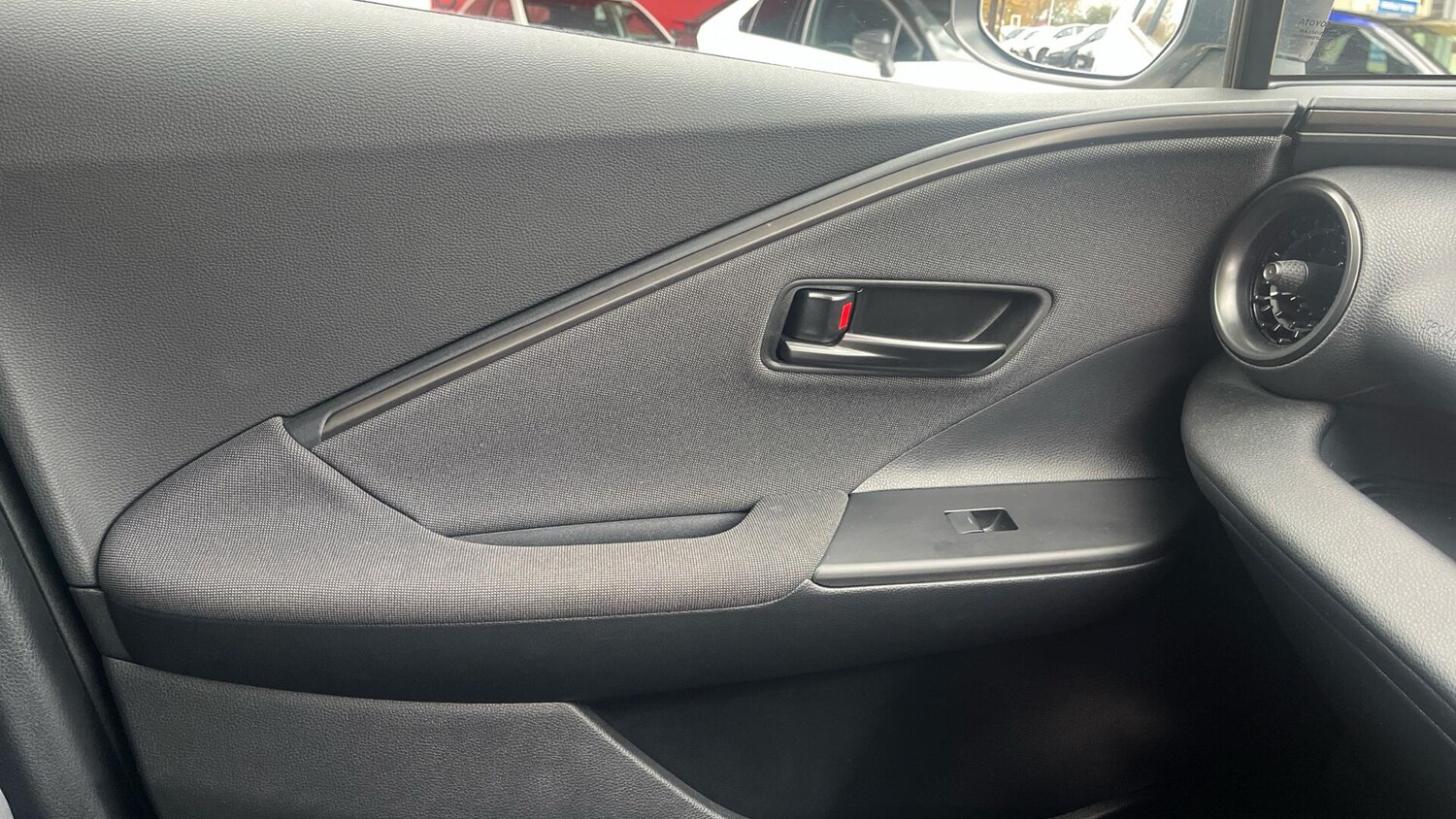 Used Toyota C-HR for sale - 77230352: Photo 39