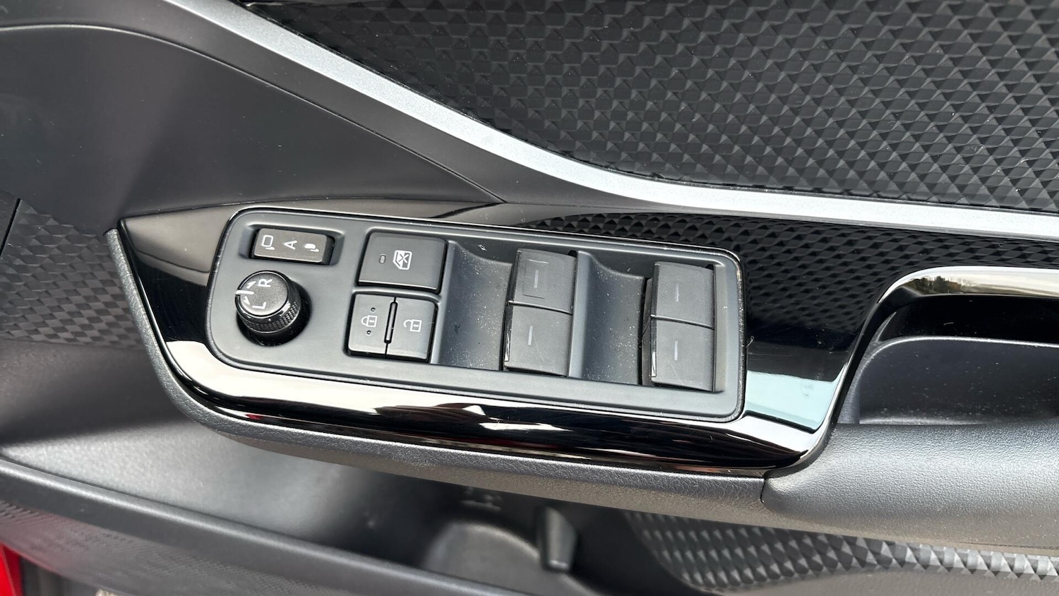 Used Toyota C-HR 2023 for sale - 77387003: Photo 35