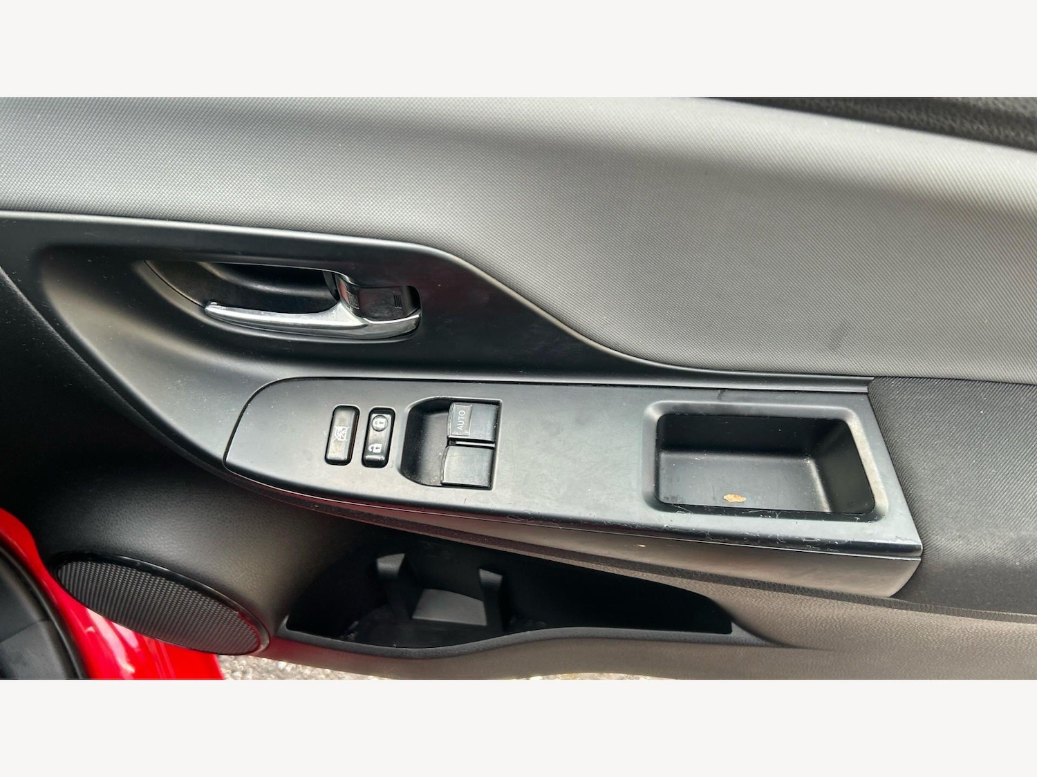 Used Toyota Yaris 2016 for sale - 78007613: Photo 25