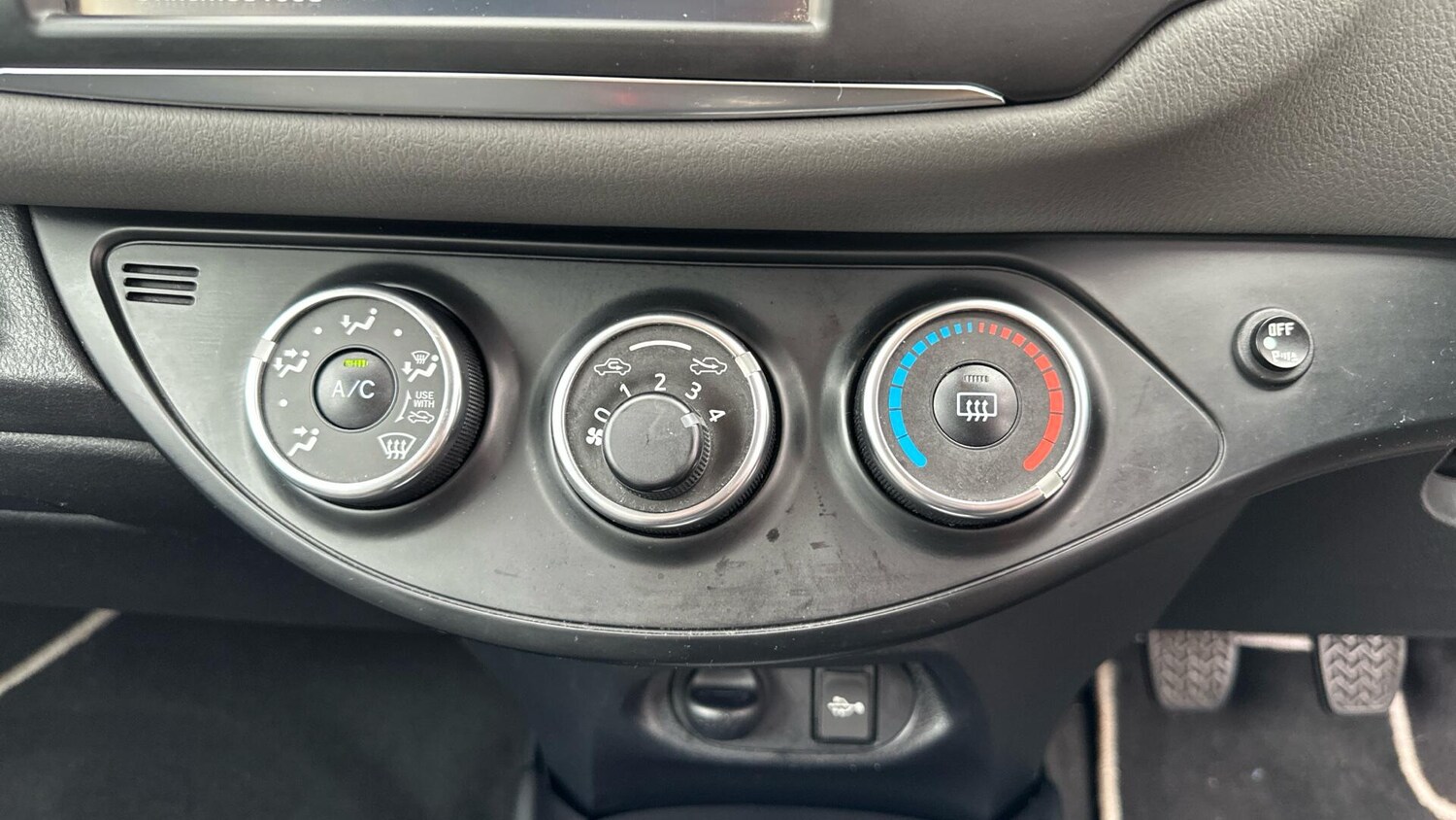 Used Toyota Yaris 2017 for sale - 77769013: Photo 32