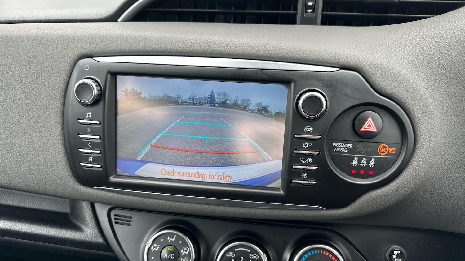 Used Toyota Yaris 2017 for sale - 77769013: Photo 38