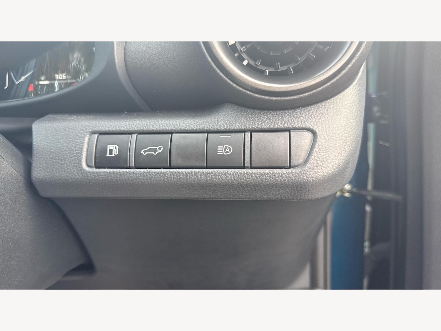 Used Toyota C-HR 2024 for sale - 76446687: Photo 34