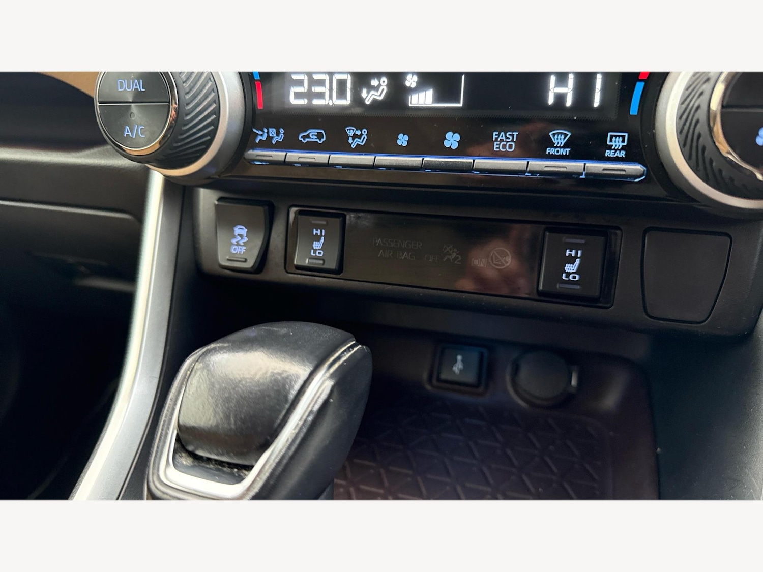 Used Toyota RAV4 2020 for sale - 76942718: Photo 23