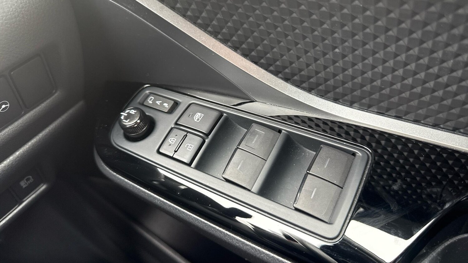 Used Toyota C-HR 2023 for sale - 77752825: Photo 41