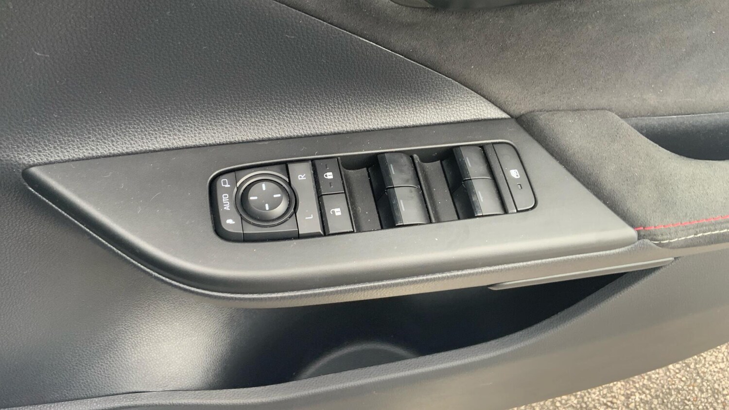 Used Toyota C-HR 2024 for sale - 76085428: Photo 37