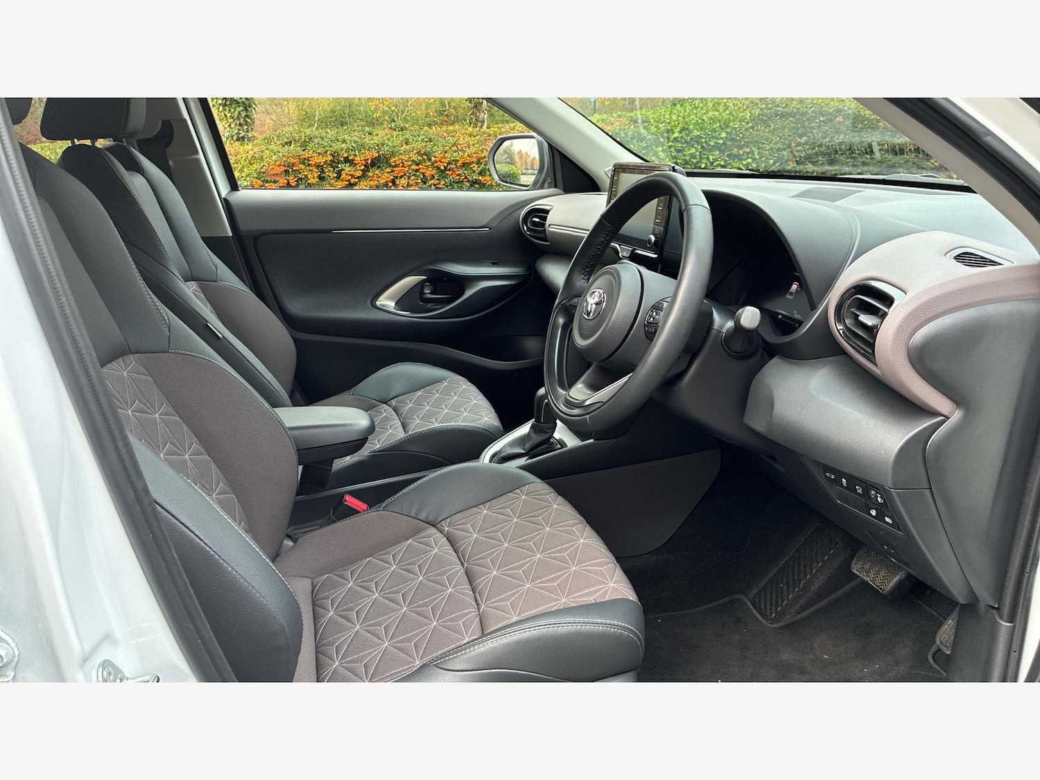 Used Toyota Yaris Cross 2024 for sale - 76527613: Photo 13