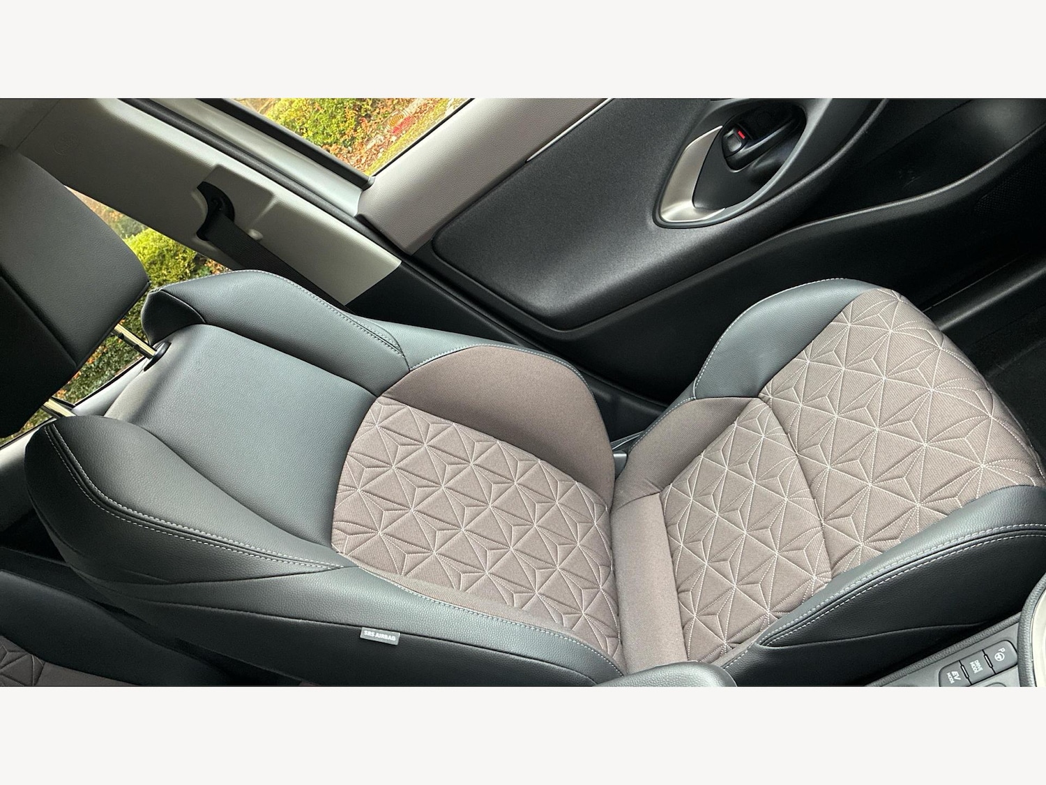 Used Toyota Yaris Cross 2024 for sale - 76527613: Photo 30