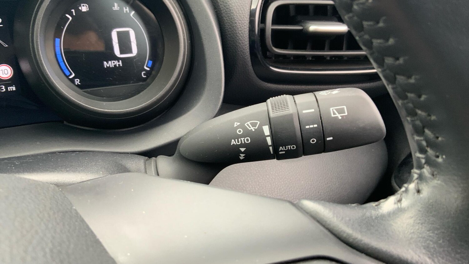 Used Toyota Yaris 2022 for sale - 76349637: Photo 41