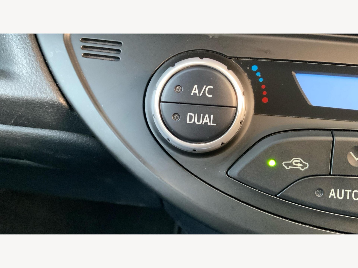 Used Toyota Yaris for sale - 77242383: Photo 27