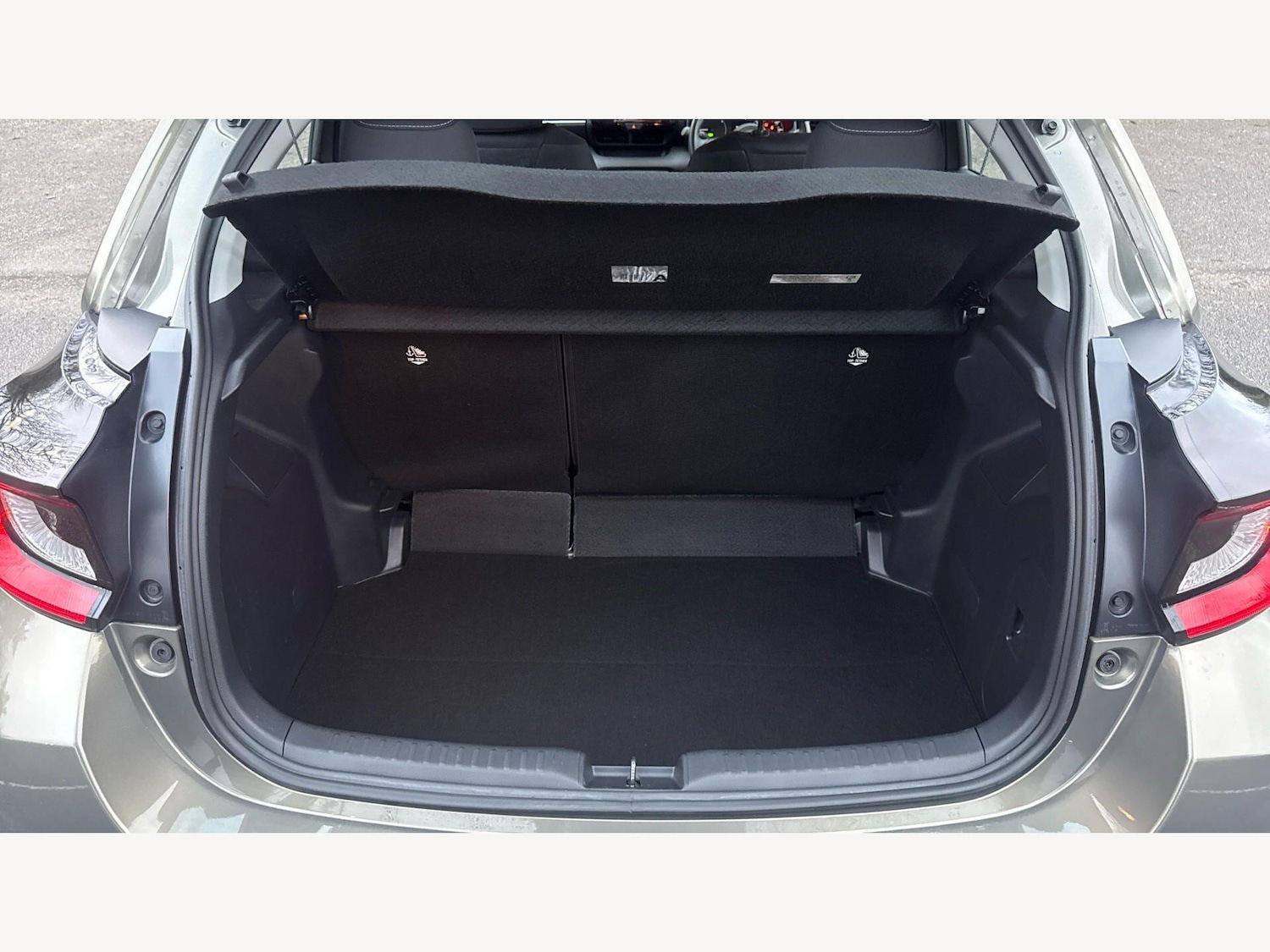 Used Toyota Yaris 2024 for sale - 77645803: Photo 16