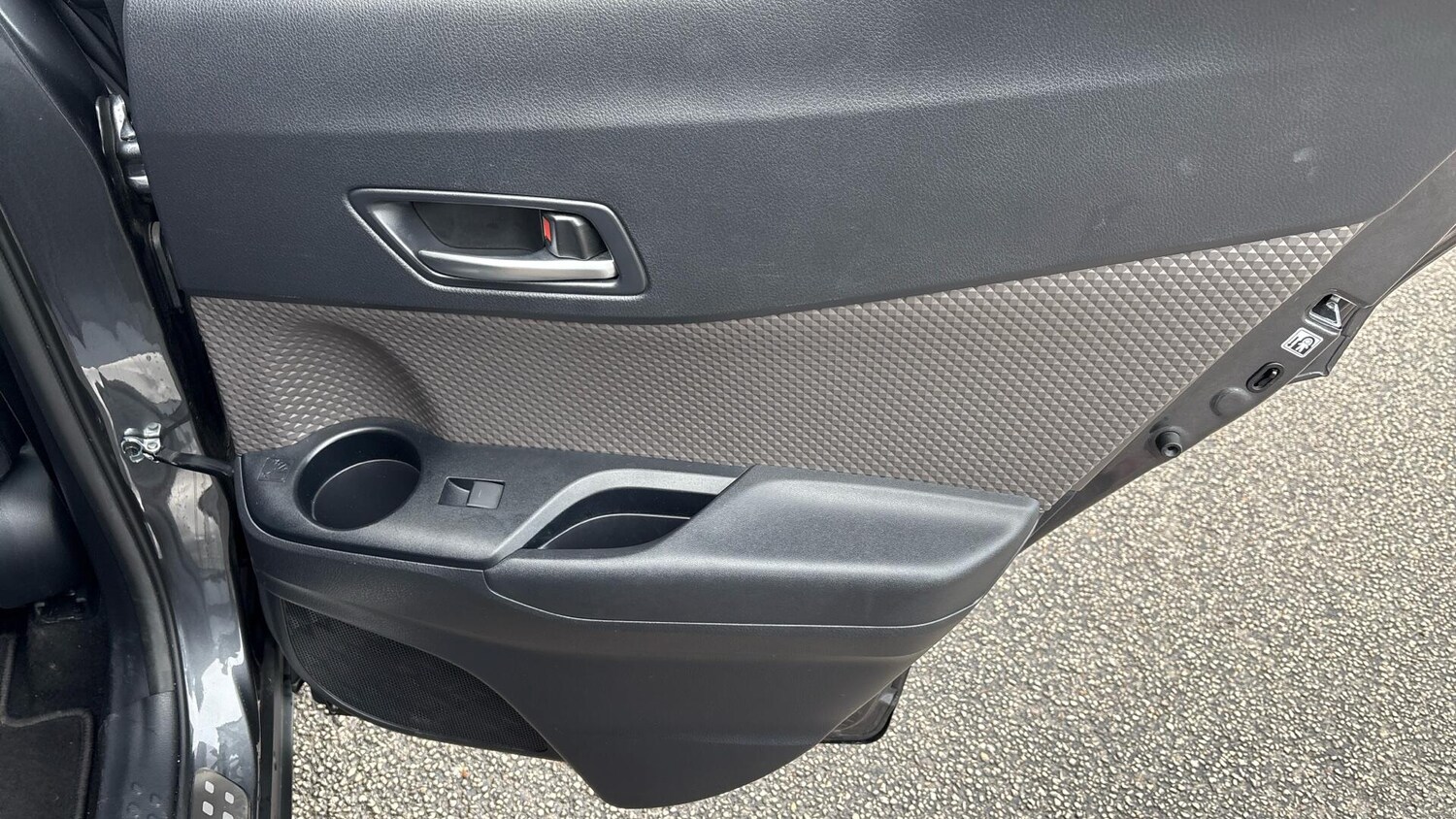 Used Toyota C-HR 2023 for sale - 77455673: Photo 41