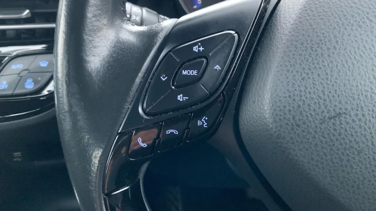 Used Toyota C-HR 2022 for sale - 77387440: Photo 33