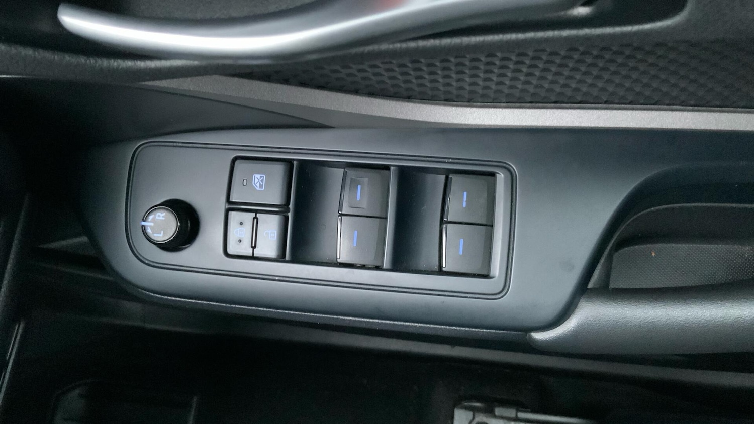 Used Toyota C-HR 2022 for sale - 77387440: Photo 40