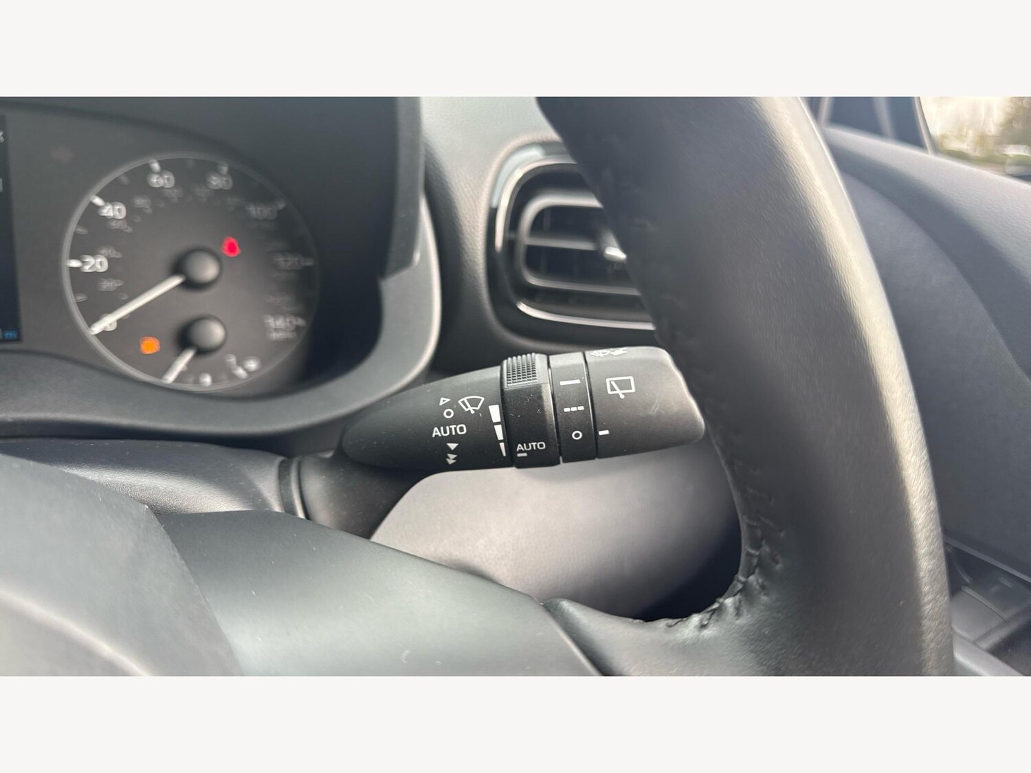 Used Toyota Yaris 2024 for sale - 76389414: Photo 29