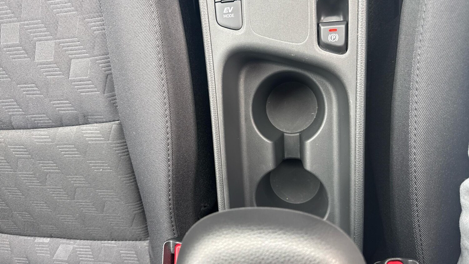 Used Toyota Yaris 2024 for sale - 76389414: Photo 40