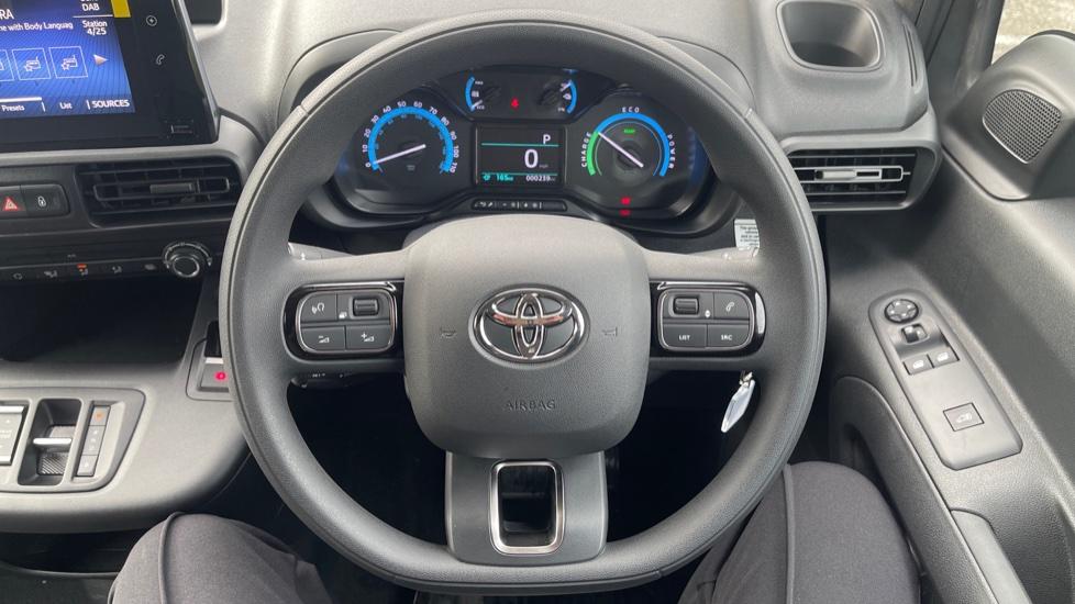 Used Toyota ProAce 2023 for sale - 76398226: Photo 8