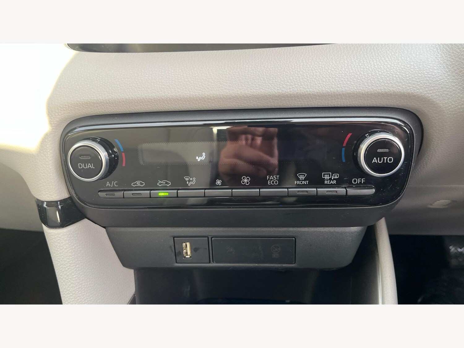 Used Toyota Yaris for sale - 76538965: Photo 30