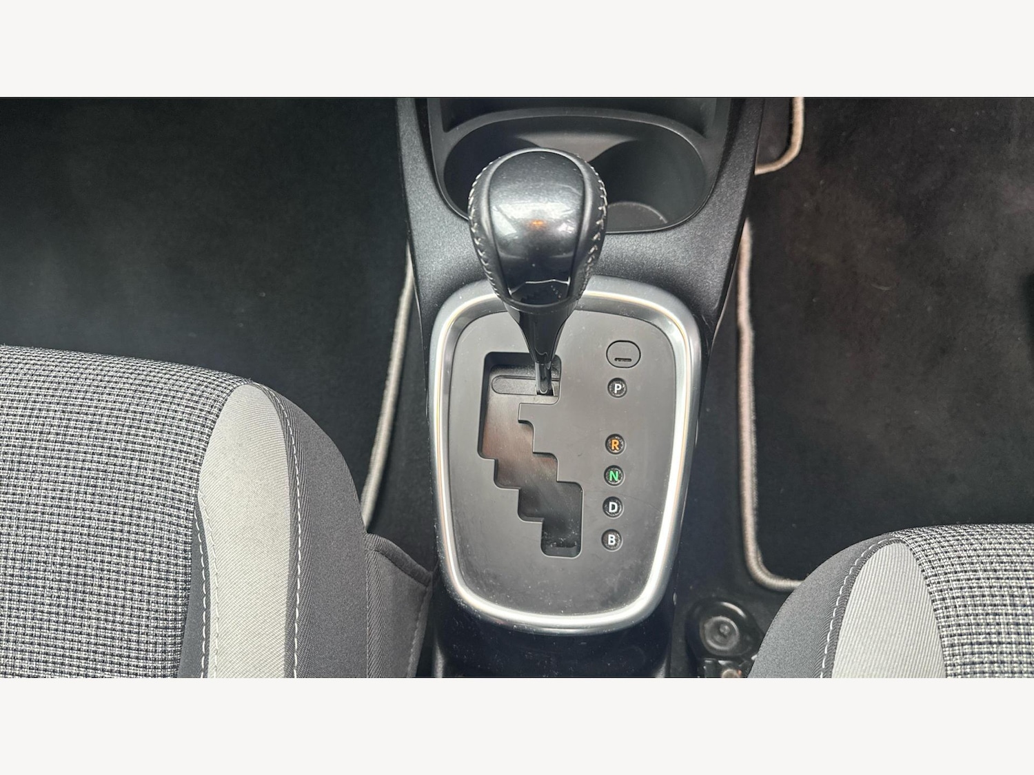 Used Toyota Yaris 2020 for sale - 77081535: Photo 29