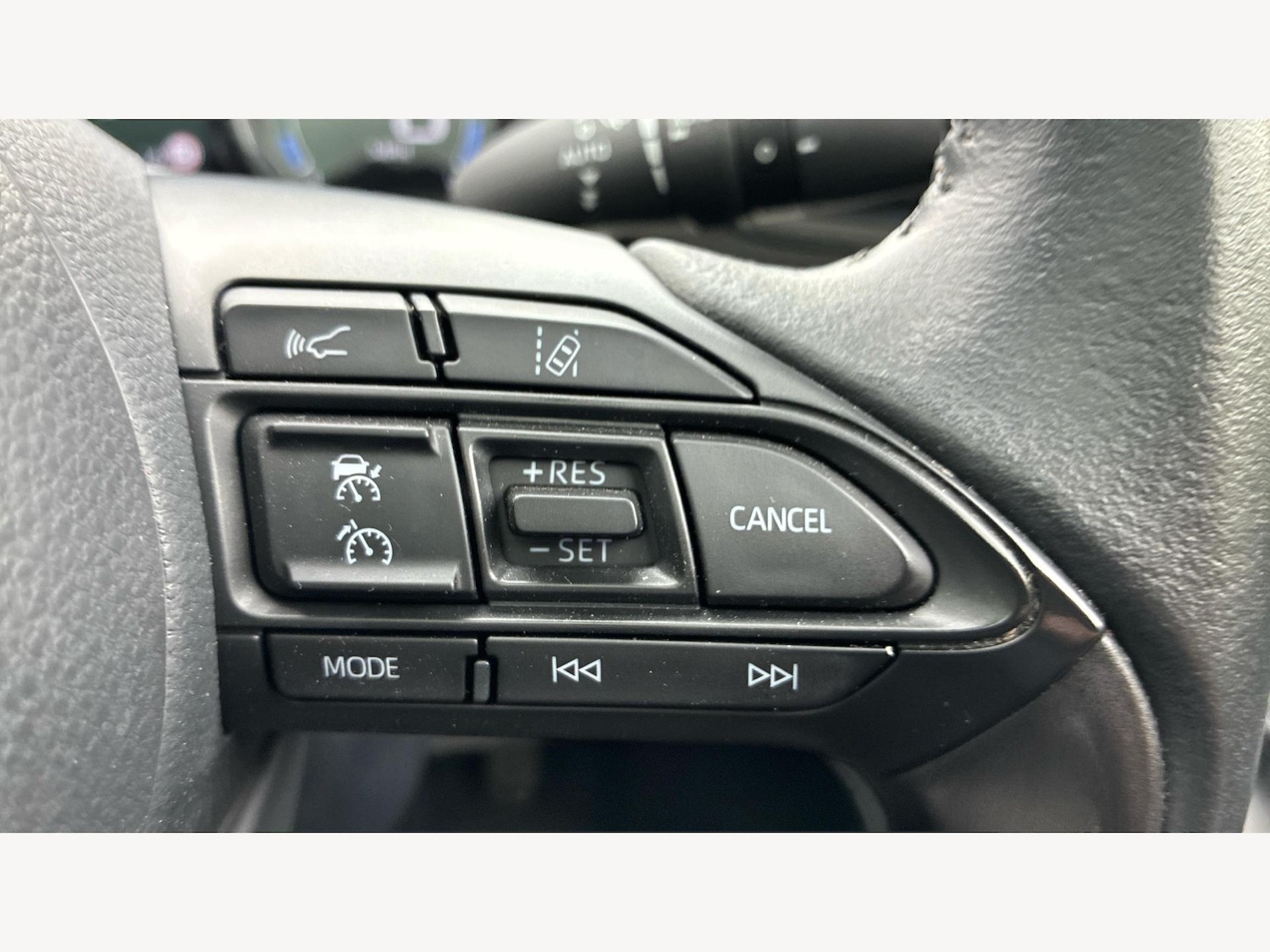 Used Toyota Yaris 2023 for sale - 76175119: Photo 31