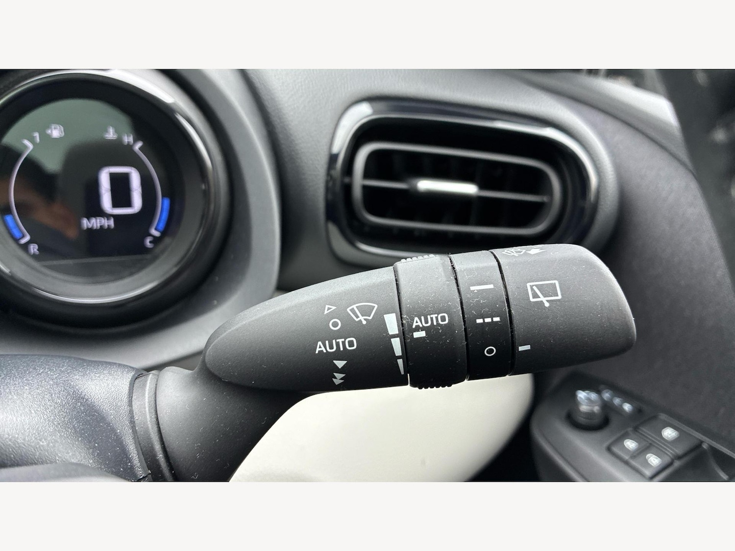 Used Toyota Yaris 2023 for sale - 76175119: Photo 34