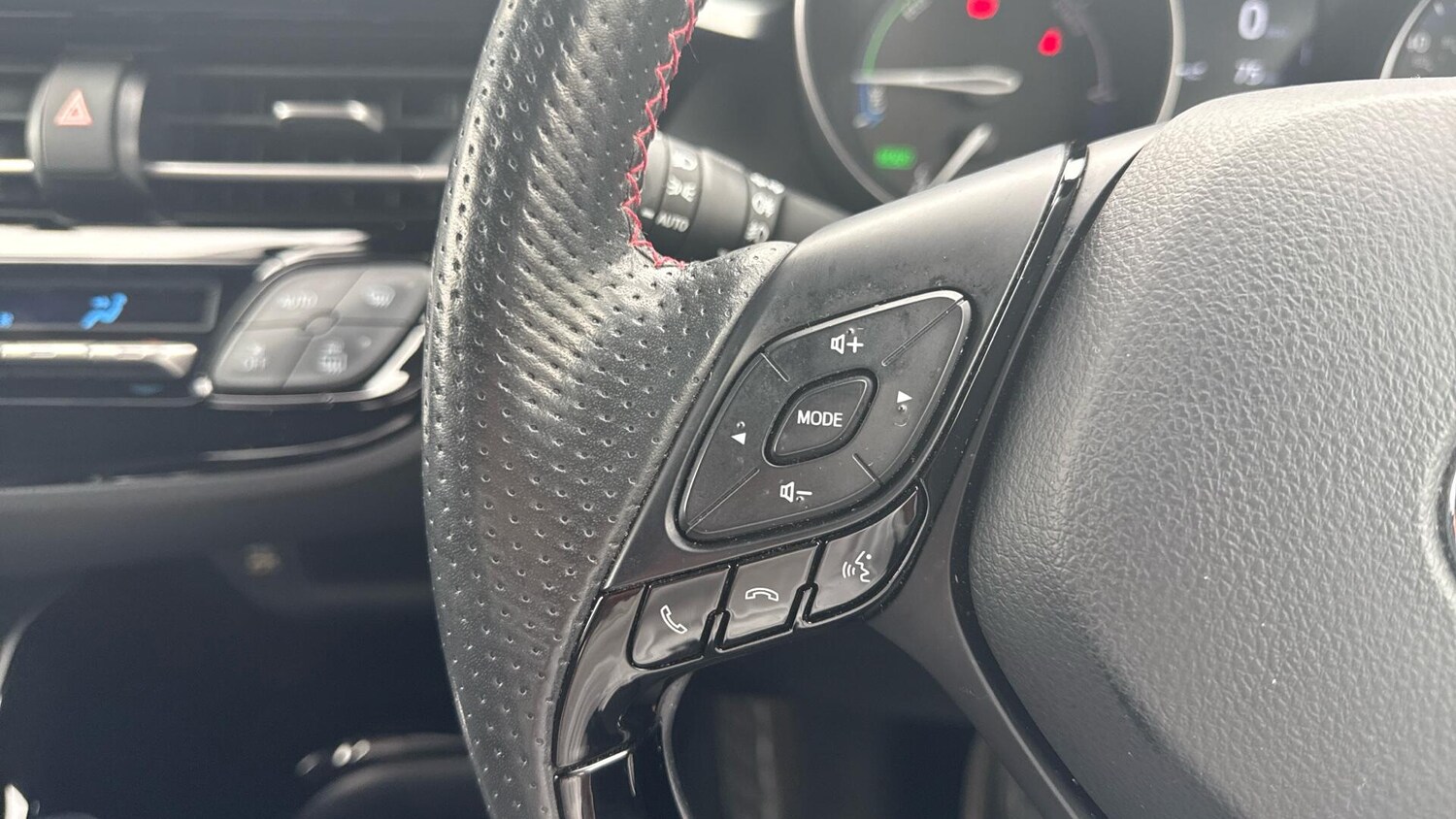 Used Toyota C-HR 2023 for sale - 78020162: Photo 32