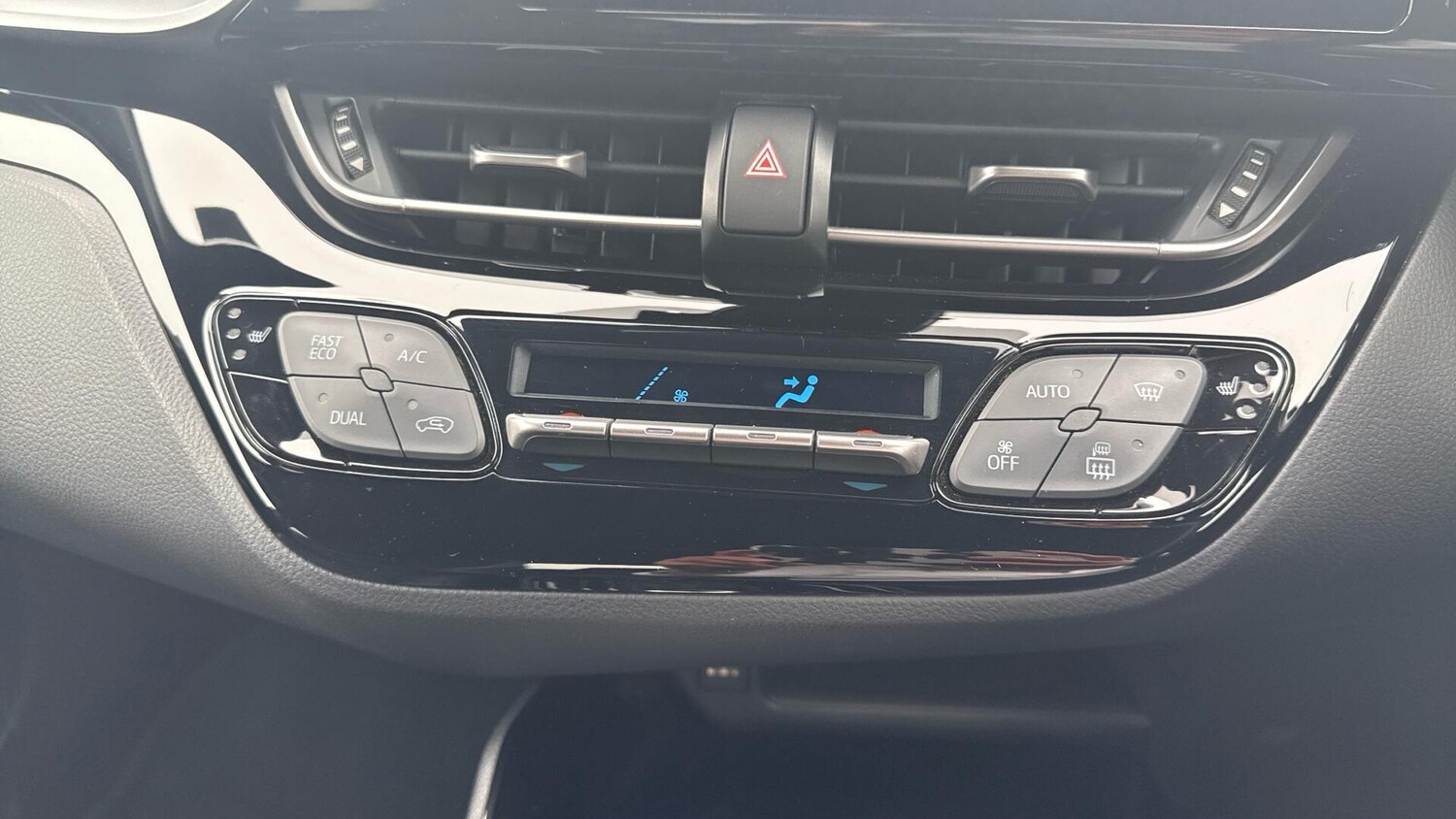 Used Toyota C-HR 2023 for sale - 78020162: Photo 35