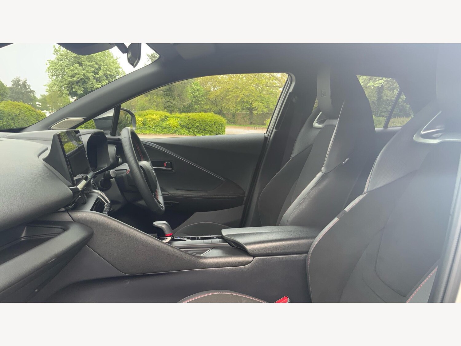 Used Toyota C-HR 2024 for sale - 76020678: Photo 12