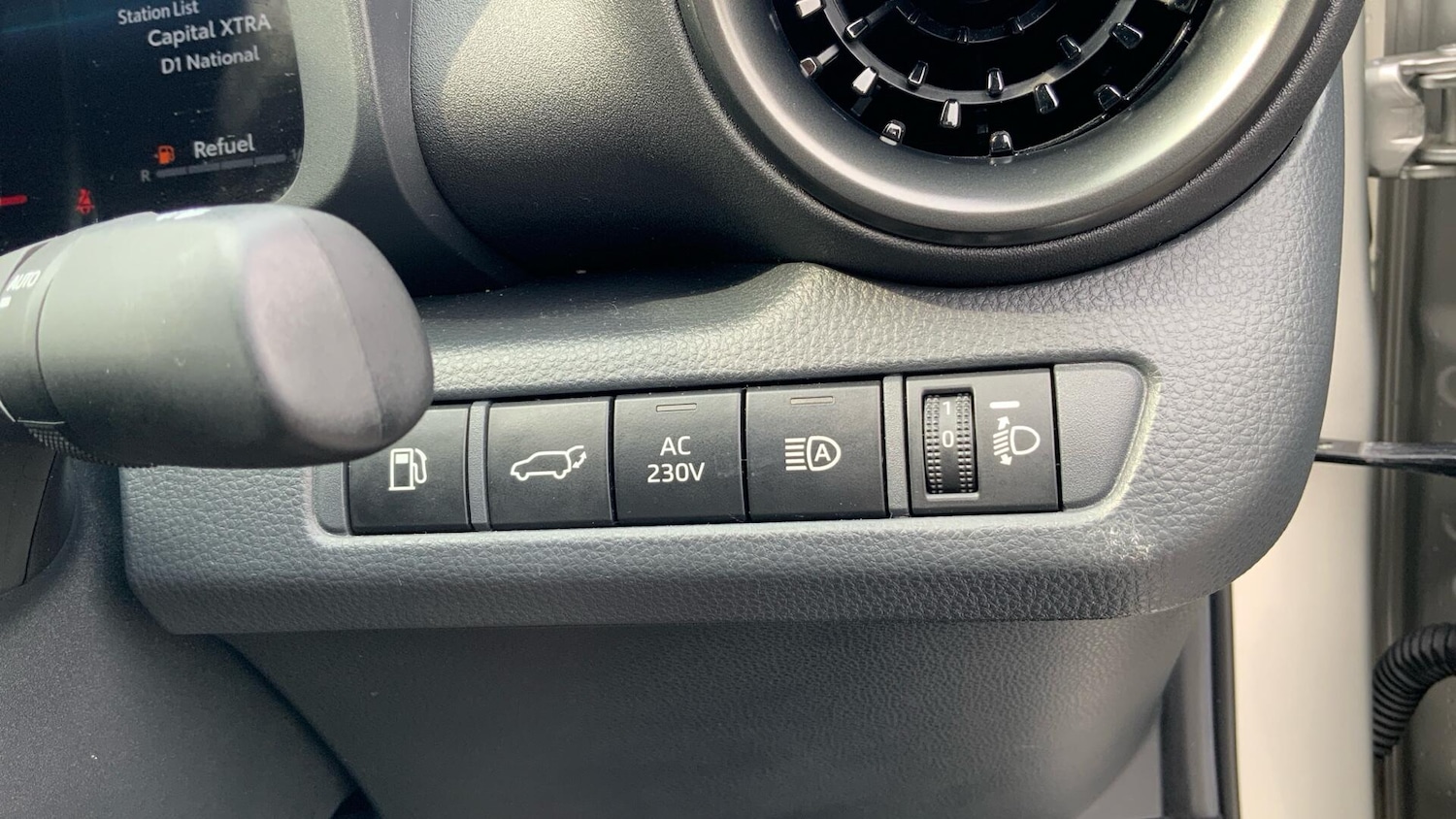 Used Toyota C-HR 2024 for sale - 76020678: Photo 42