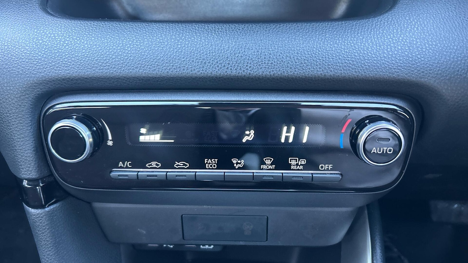 Used Toyota Yaris 2024 for sale - 77081555: Photo 32