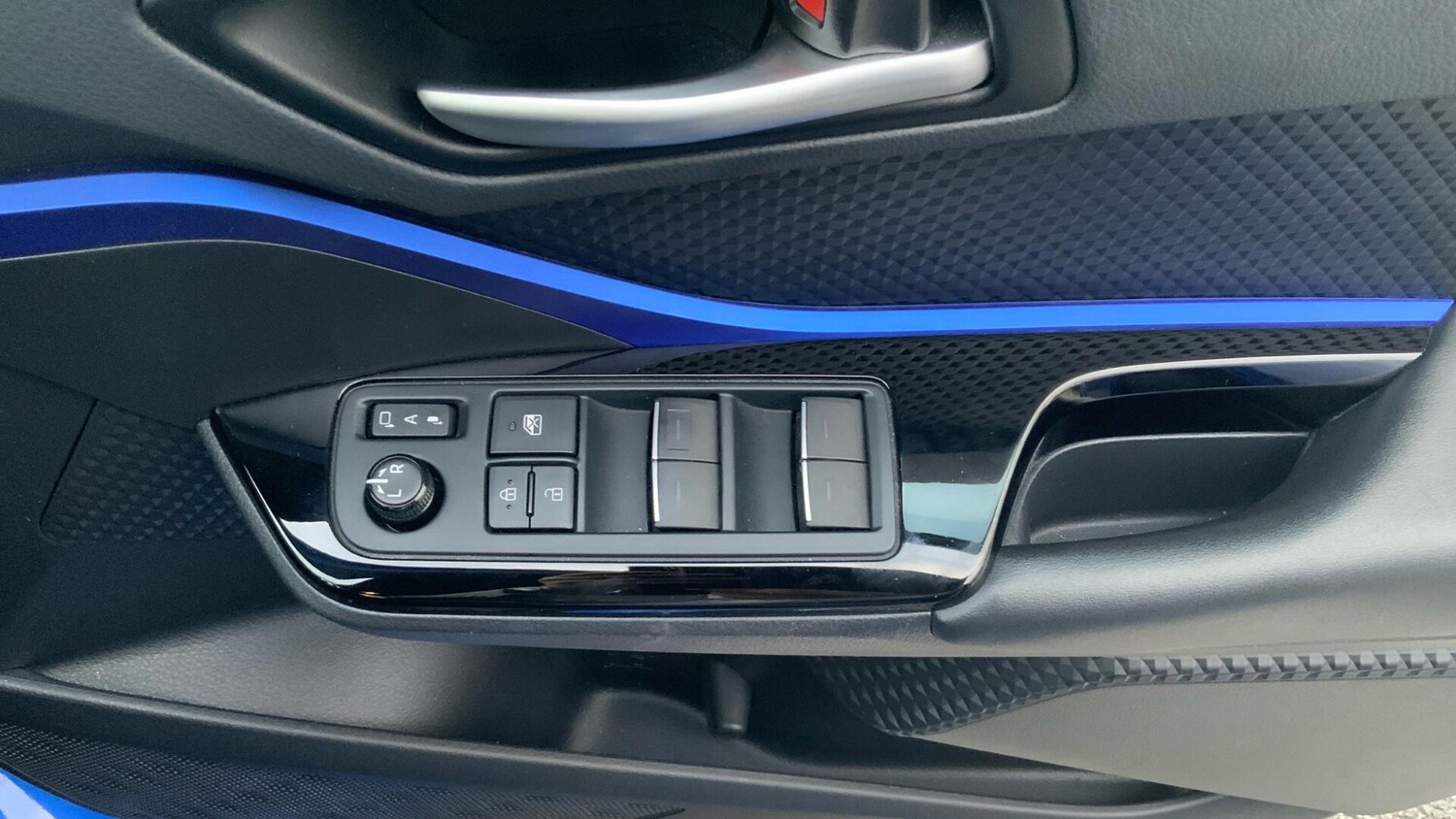 Used Toyota C-HR 2019 for sale - 76561906: Photo 37