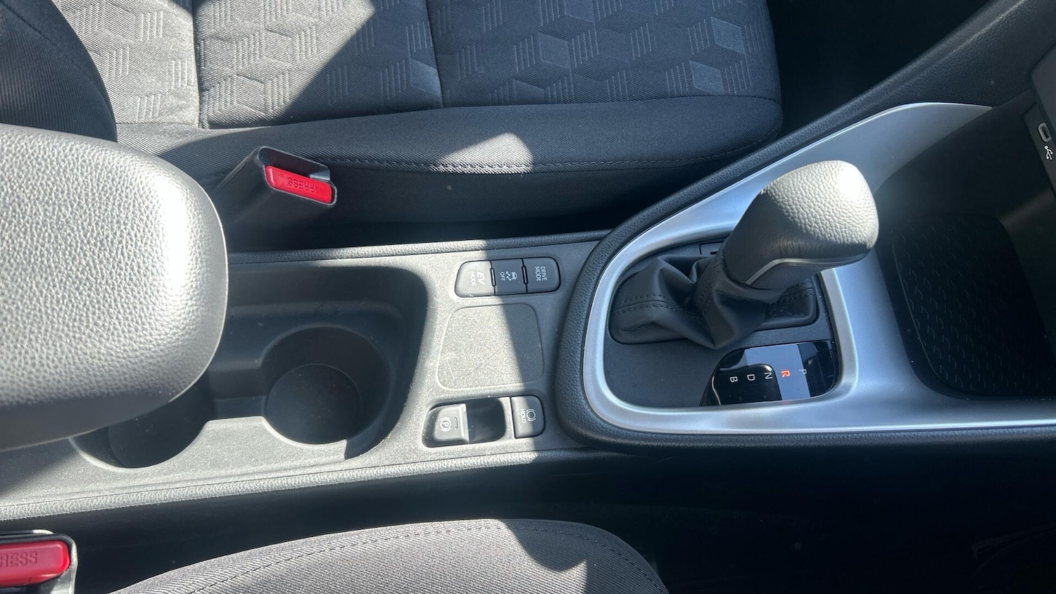 Used Toyota Yaris 2024 for sale - 78058417: Photo 33