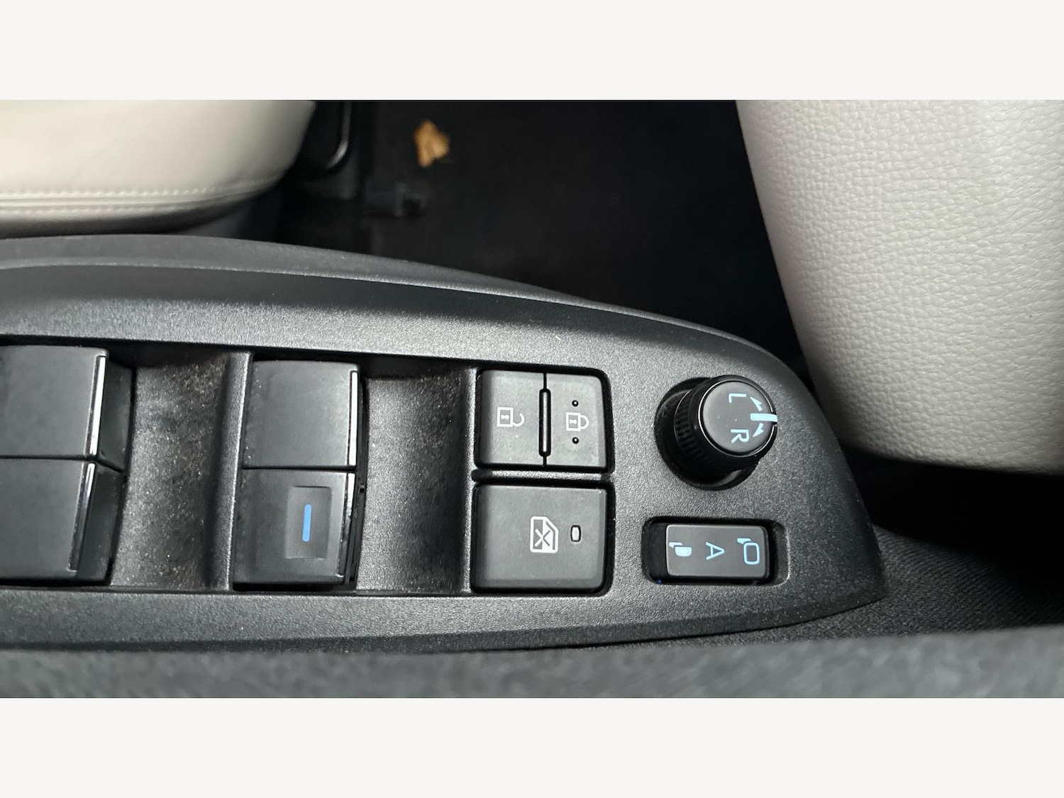 Used Toyota Yaris 2022 for sale - 76423680: Photo 32