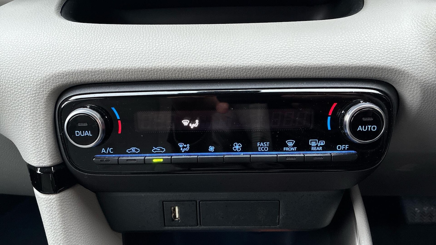 Used Toyota Yaris 2022 for sale - 76423680: Photo 37