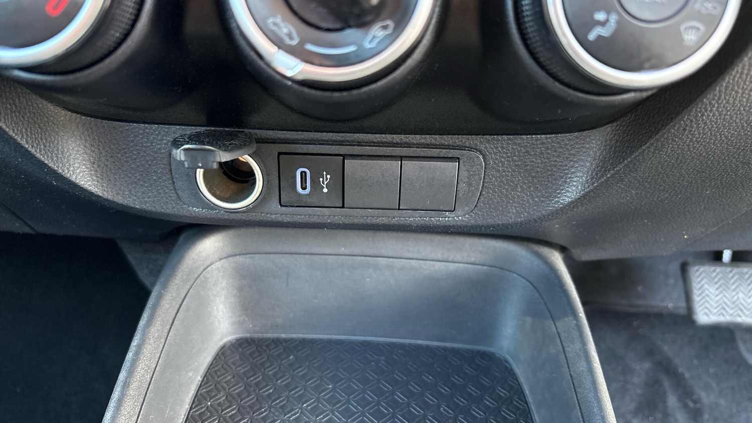 Used Toyota Aygo X 2024 for sale - 77215469: Photo 37