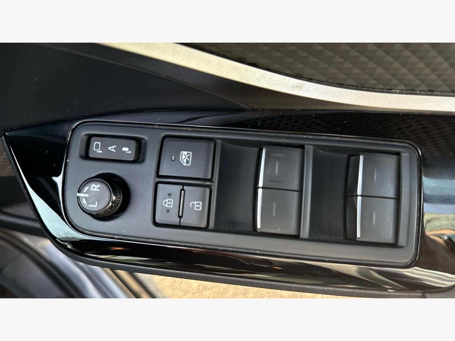 Used Toyota C-HR 2020 for sale - 78184633: Photo 37