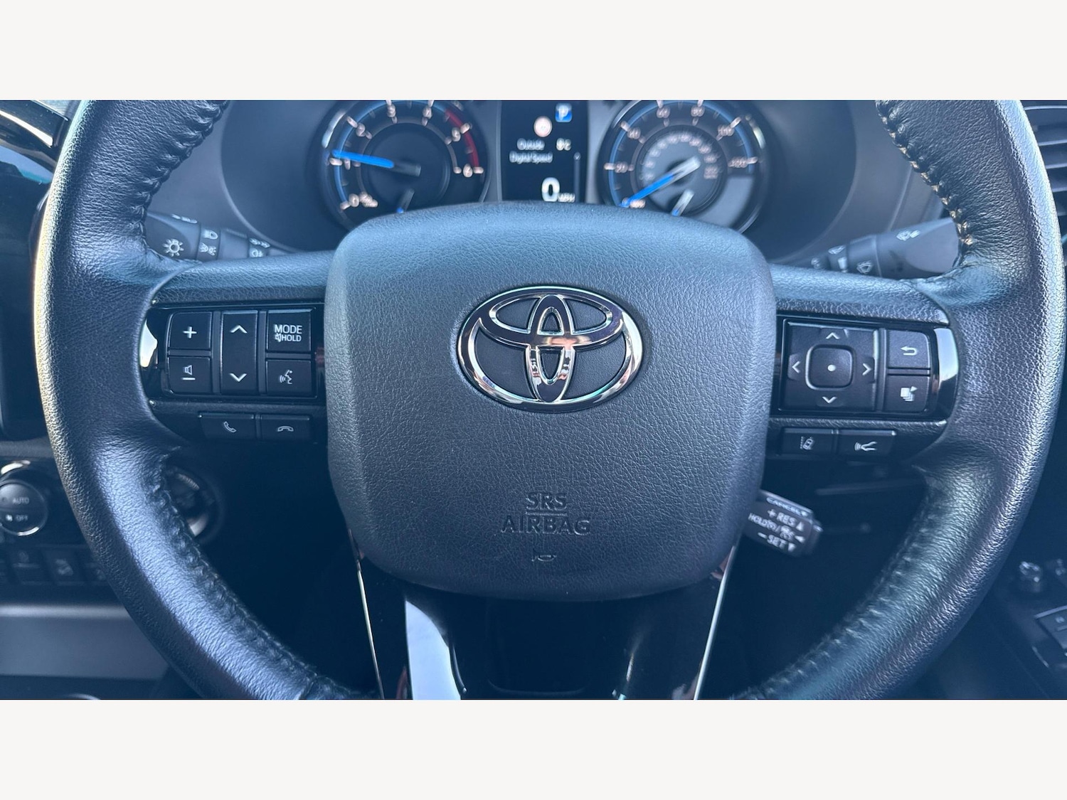 Used Toyota Hilux 2023 for sale - 77216020: Photo 28