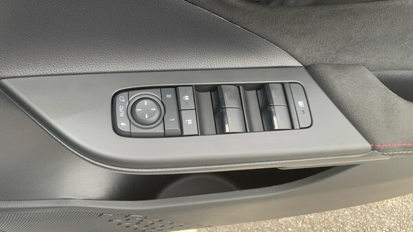 Used Toyota C-HR 2025 for sale - 75645654: Photo 37