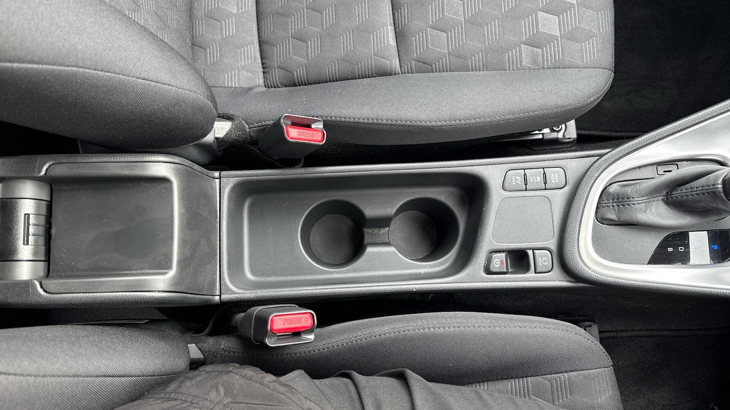 Used Toyota Yaris 2024 for sale - 78034116: Photo 33