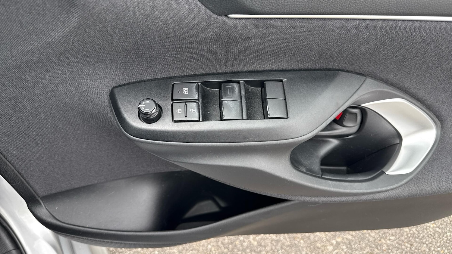 Used Toyota Yaris 2024 for sale - 78034116: Photo 39