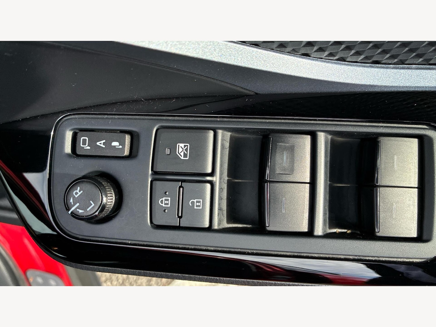 Used Toyota C-HR 2021 for sale - 76370167: Photo 32