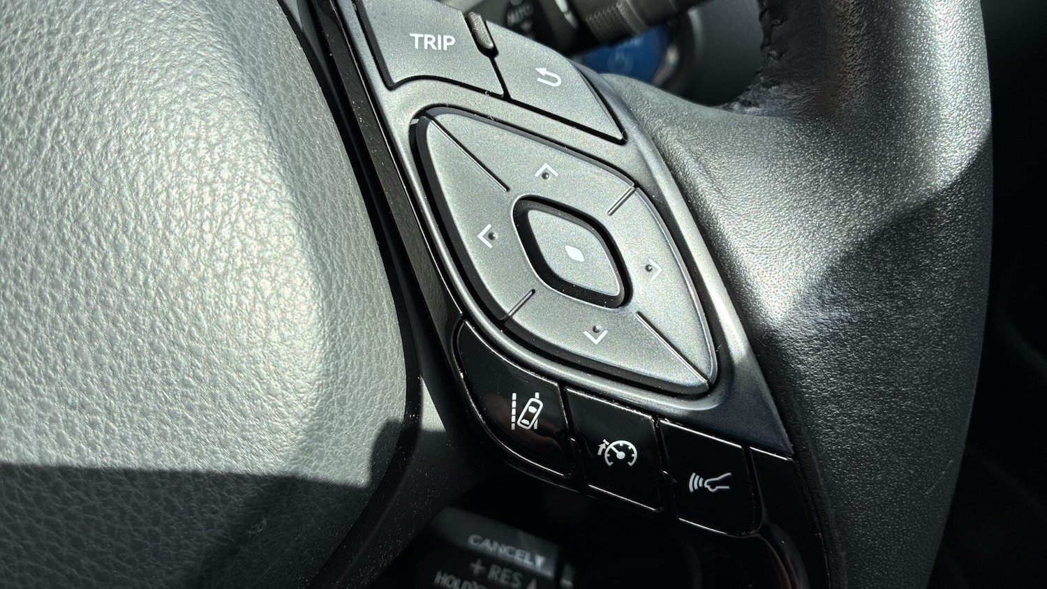 Used Toyota C-HR 2021 for sale - 76370167: Photo 41