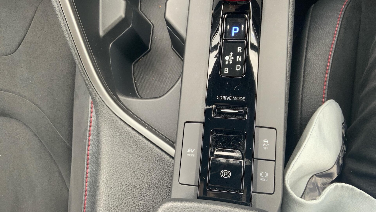 Used Toyota C-HR 2024 for sale - 77400645: Photo 33