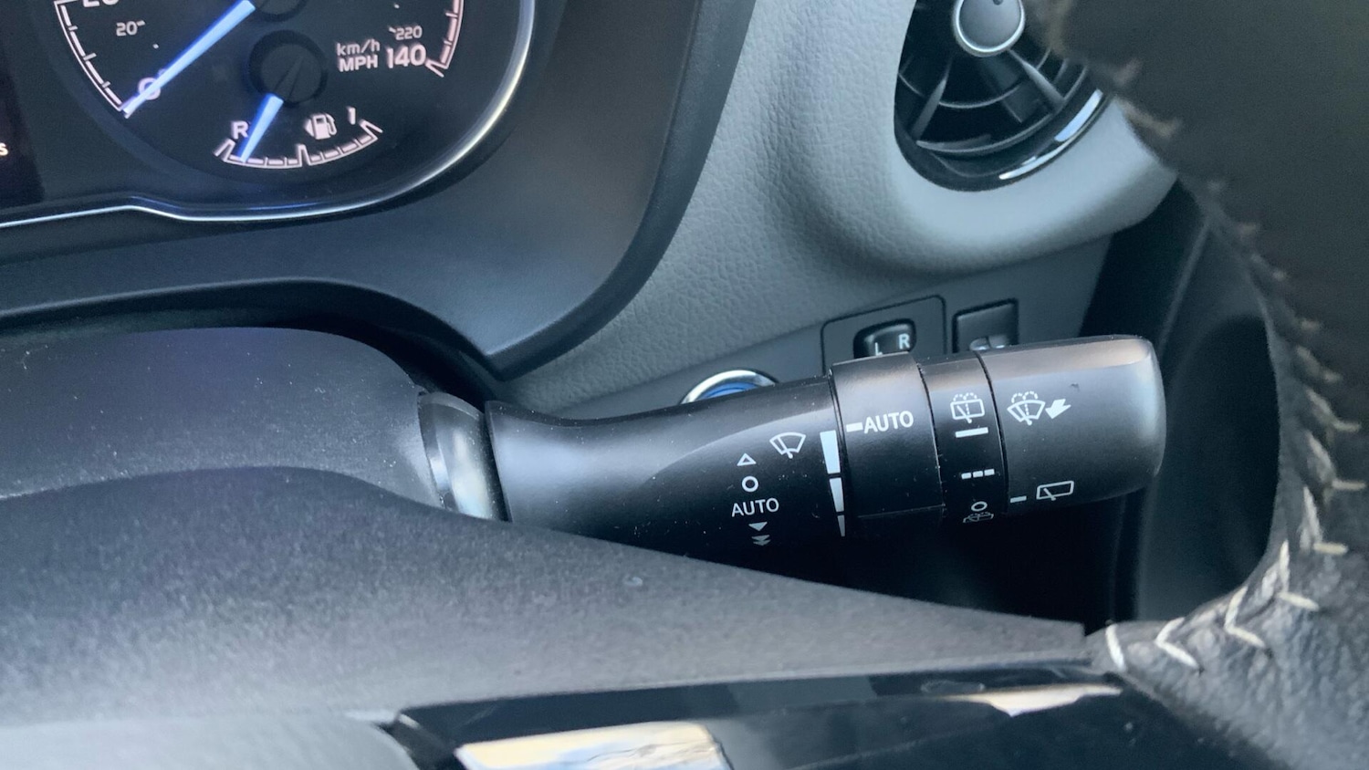 Used Toyota Yaris 2019 for sale - 76539035: Photo 34