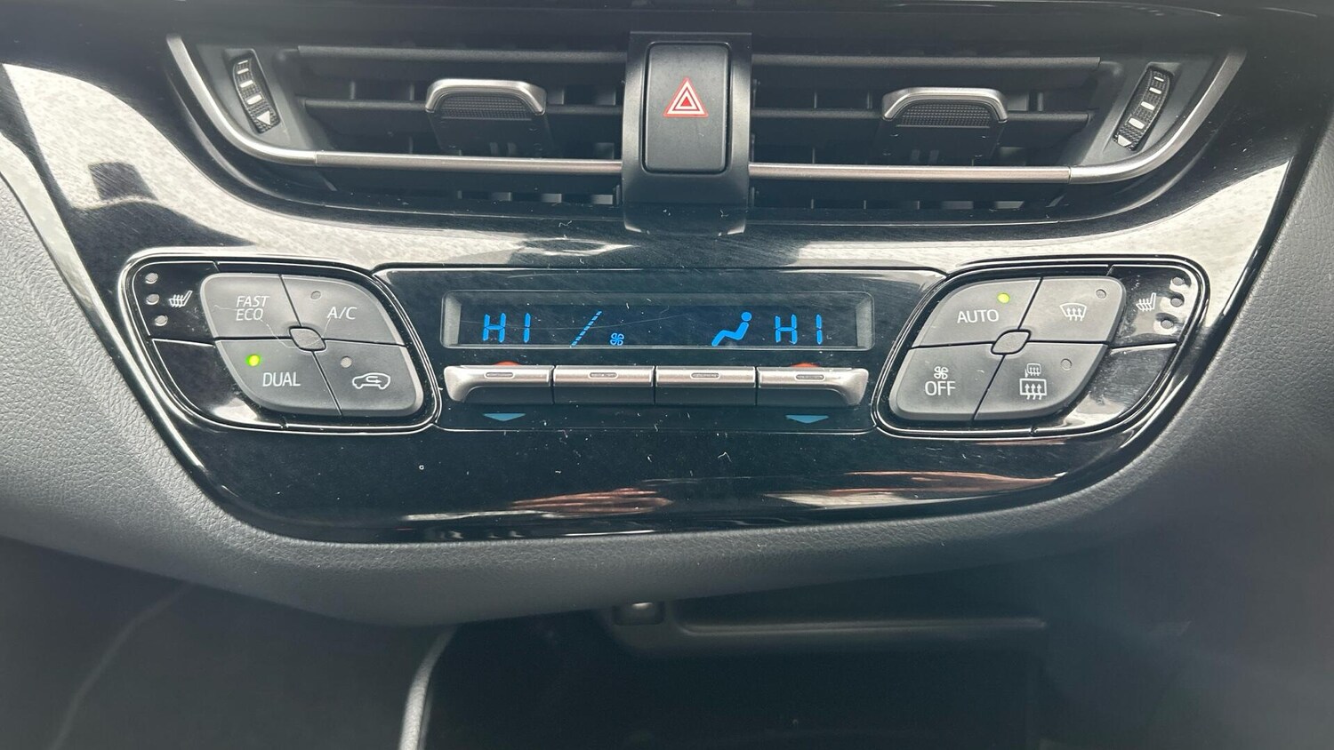 Used Toyota C-HR 2019 for sale - 78019607: Photo 32