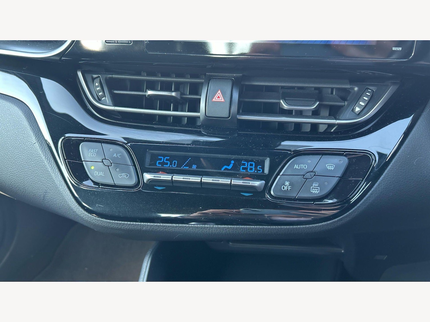 Used Toyota C-HR 2017 for sale - 77978380: Photo 30