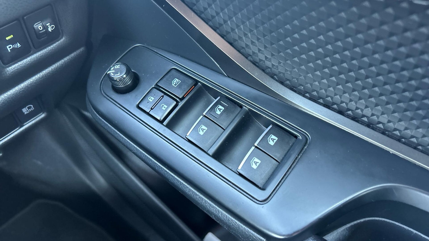 Used Toyota C-HR 2017 for sale - 77978380: Photo 35