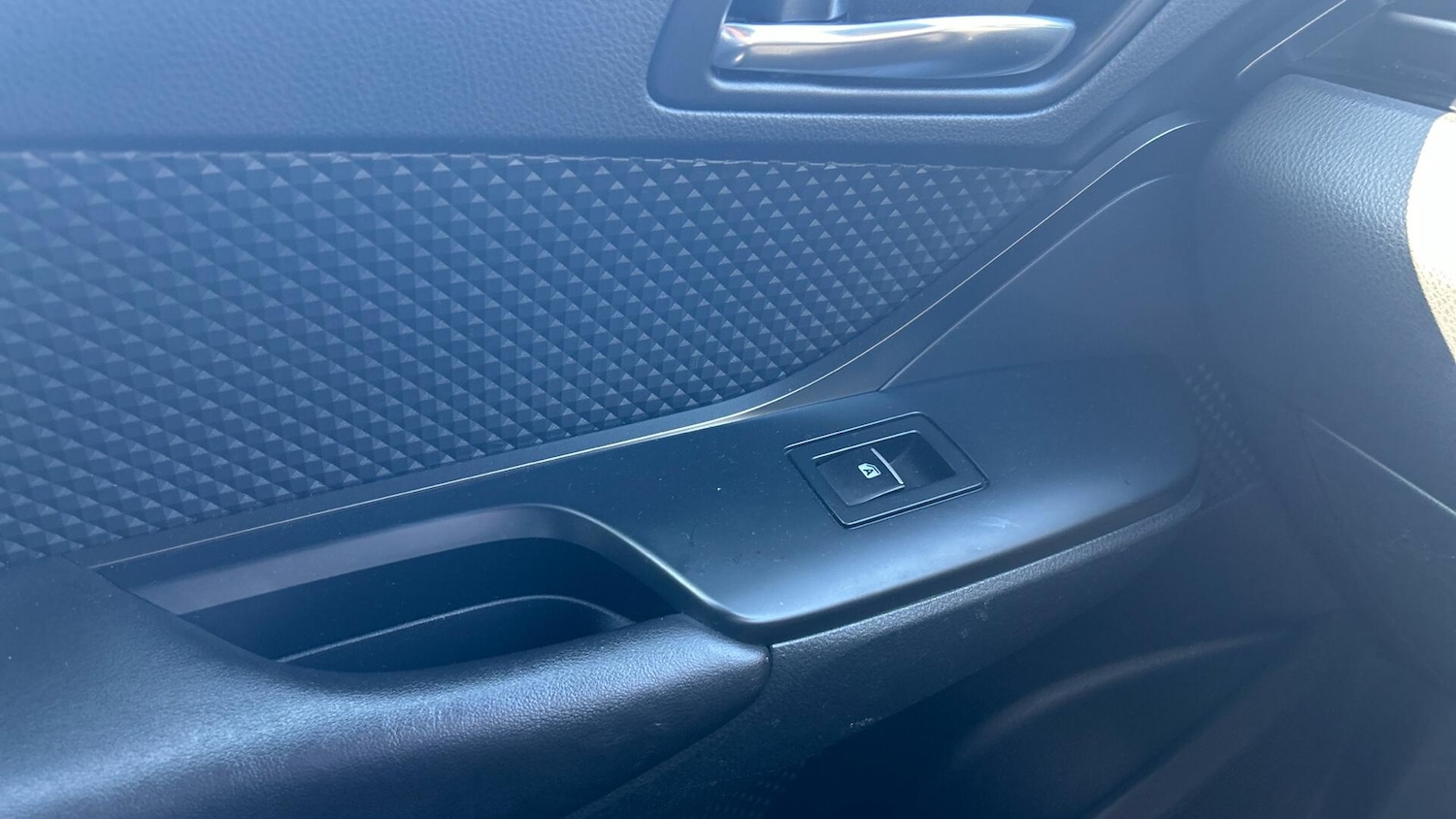 Used Toyota C-HR 2017 for sale - 77978380: Photo 40