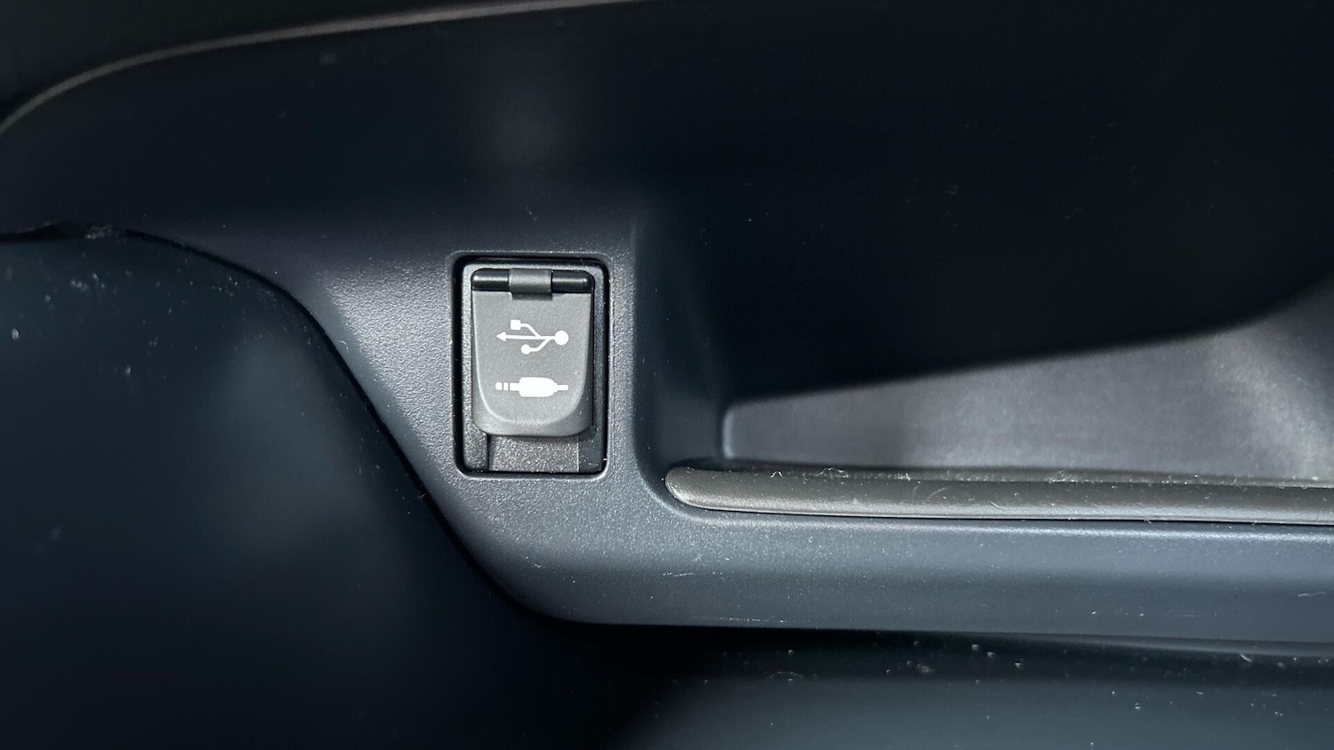 Used Toyota C-HR 2017 for sale - 77978380: Photo 41