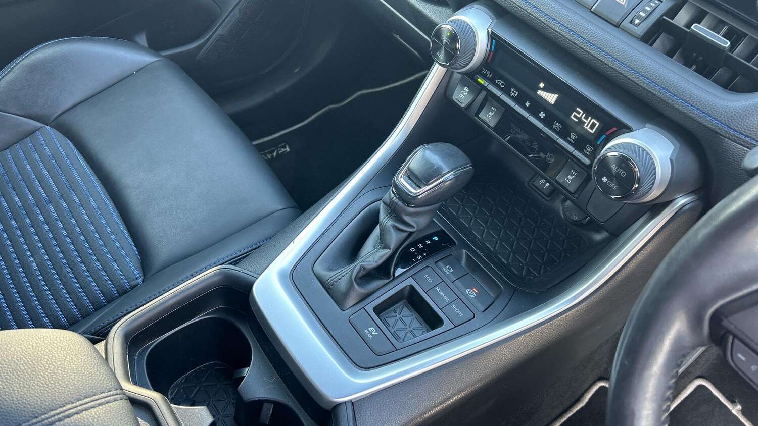 Used Toyota RAV4 2019 for sale - 77957403: Photo 34